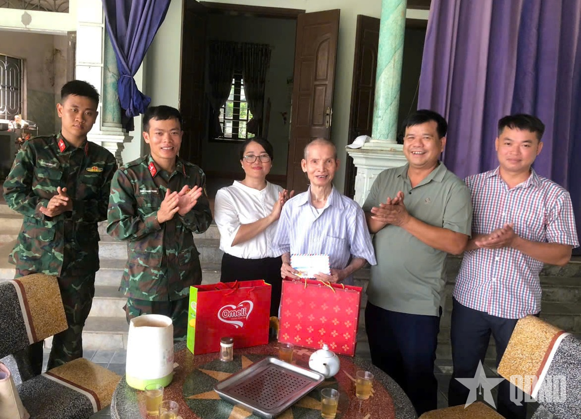 Thắm tình quân dân